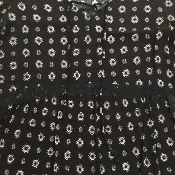 Mossimo Black Floral Printed Bell Sleeve Top Size L - Picture 4 of 8